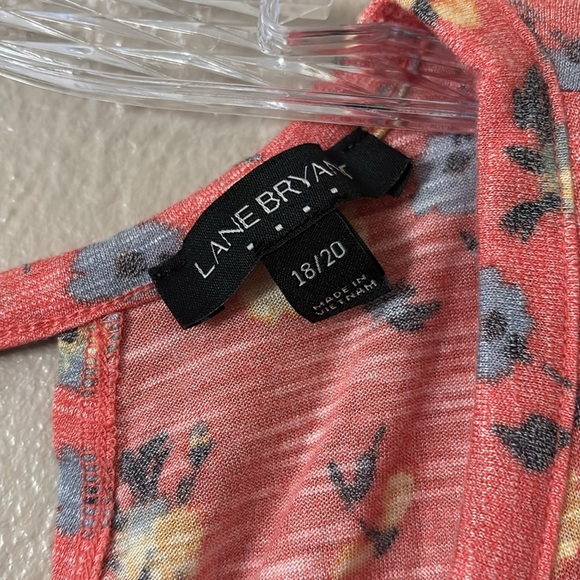 Women’s Plus Size Lane Bryant Floral Top, 18/20 2X Coral Leightweight - Picture 4 of 7